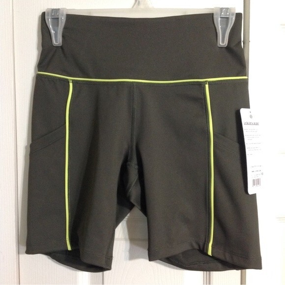 LAYER 8 Size X-Small Forest Green Core Bike Short Side Pocket NWT Qwick Dry - Picture 2 of 10